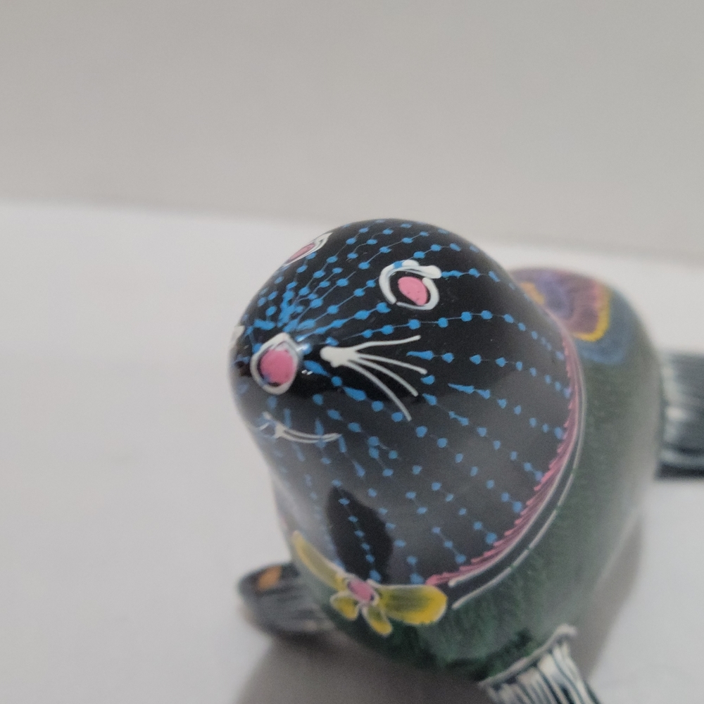 Wooden Sealion handpainted figurine 4" x 2 1/2 " - Picture 10 of 11